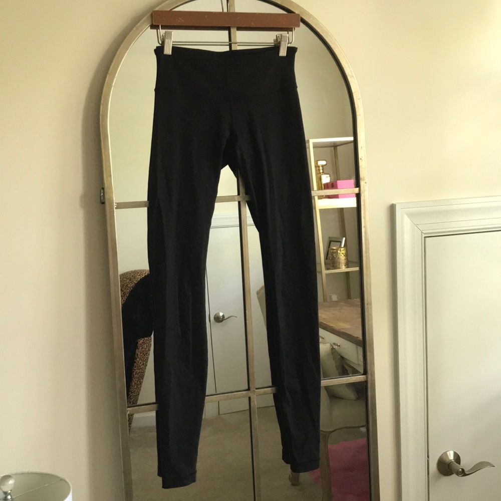 Lululemon Black wonder under leggings, size 4